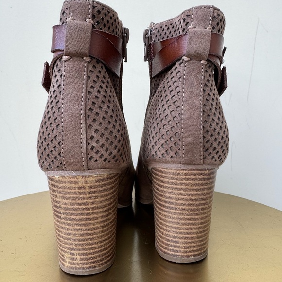 MADDEN GIRL DOTTIE TAN ANKLE BOOTIES - Picture 5 of 6